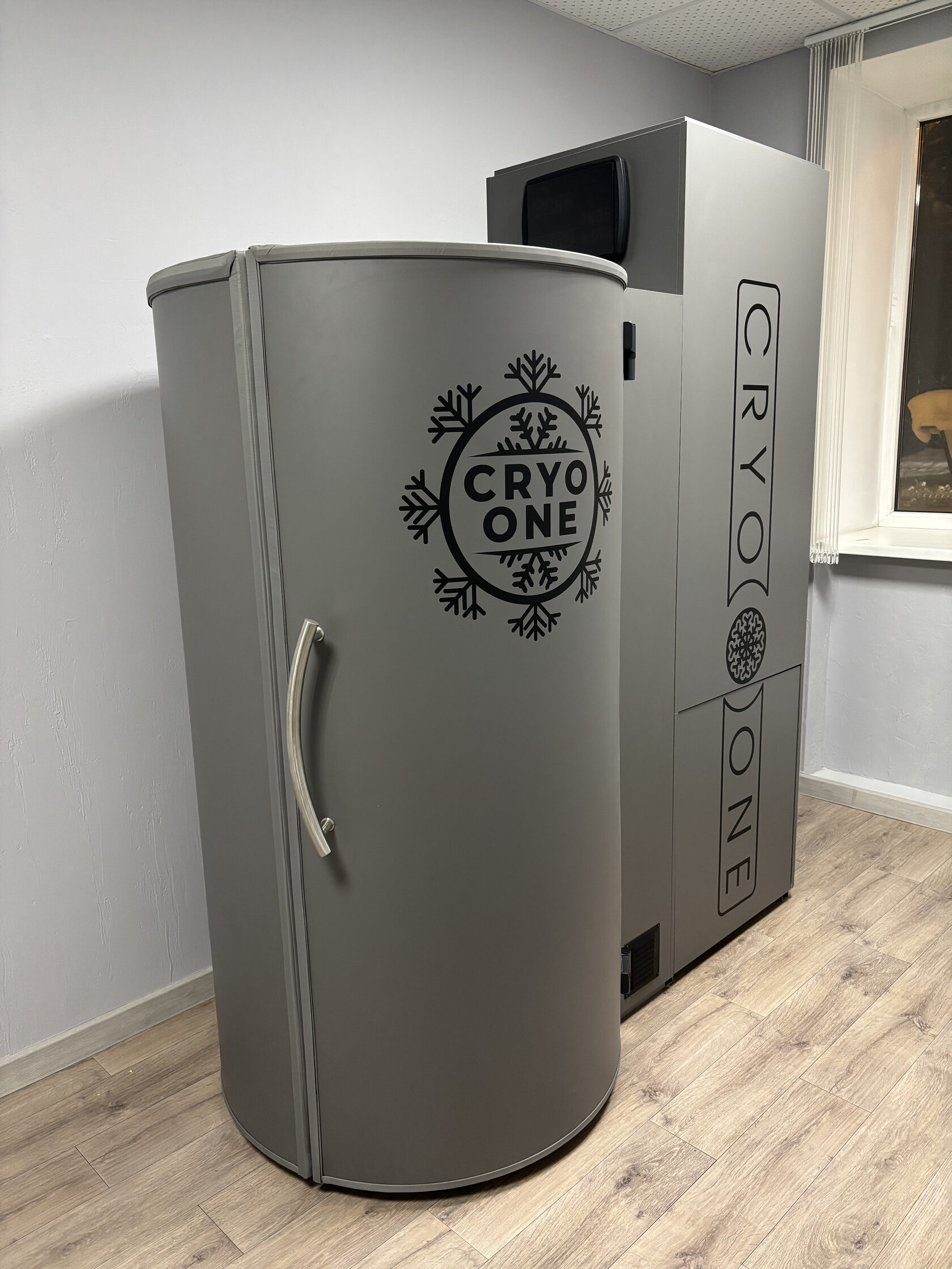 Криокапсула CryoOne, установленная на объекте заказчика в отдельном помещении
