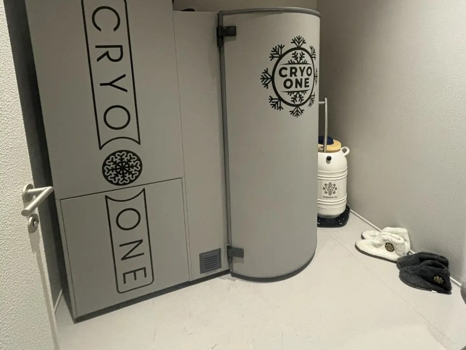 Криокапсула CryoOne в кабинете криостудии, Калининград